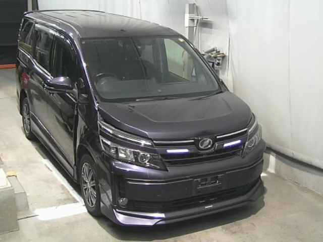 TOYOTA VOXY 2014