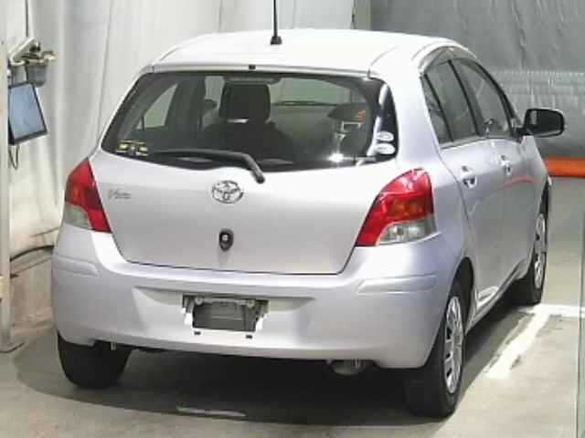 TOYOTA VITZ 2010