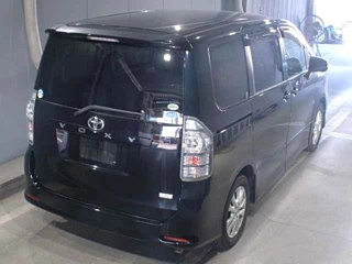 TOYOTA VOXY 2010