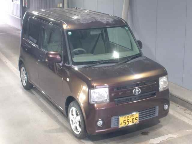 TOYOTA PIXIS SPACE 2011