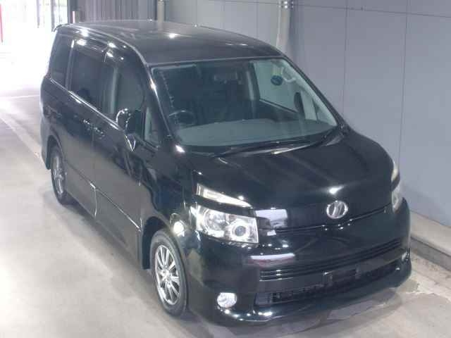 TOYOTA VOXY 2009