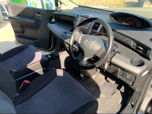 HONDA FREED 2010