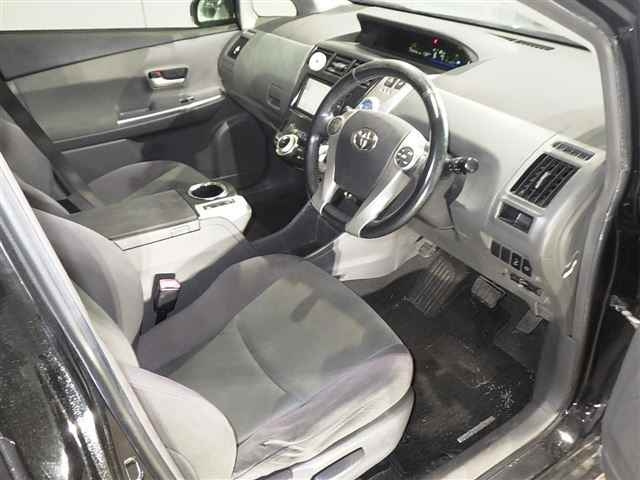 TOYOTA PRIUS ALPHA 2012