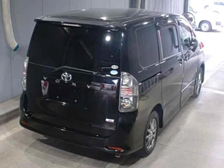 TOYOTA VOXY 2009