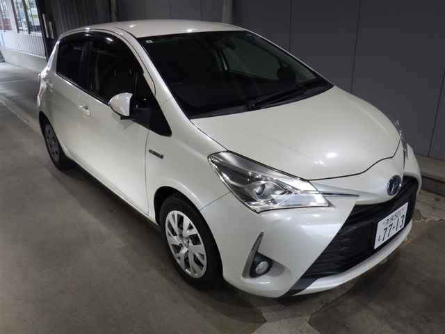 TOYOTA VITZ 2017