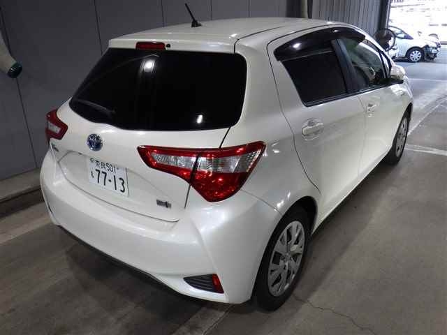 TOYOTA VITZ 2017