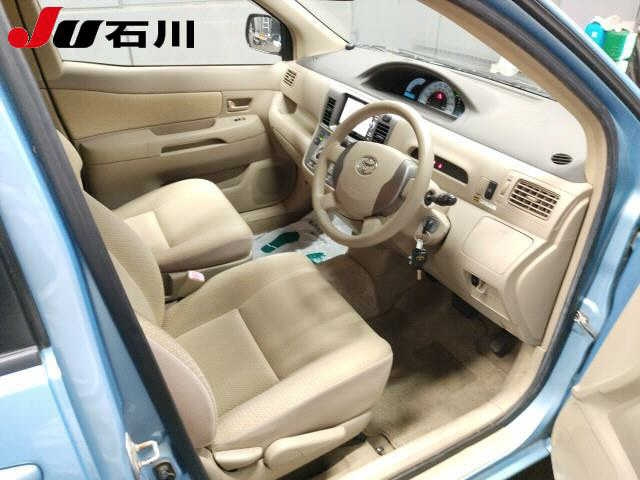 TOYOTA RAUM 2010