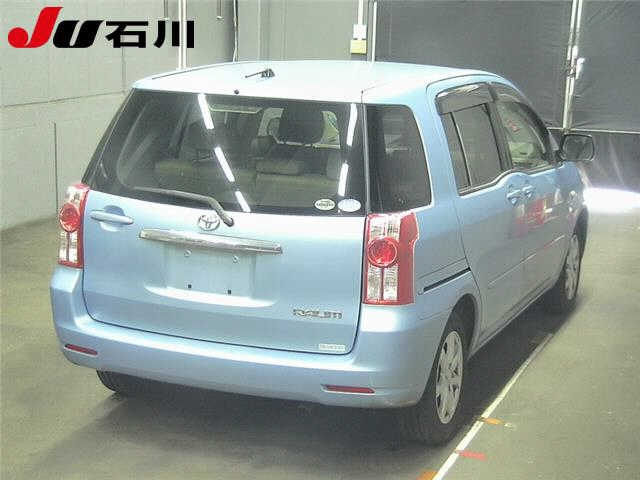 TOYOTA RAUM 2010