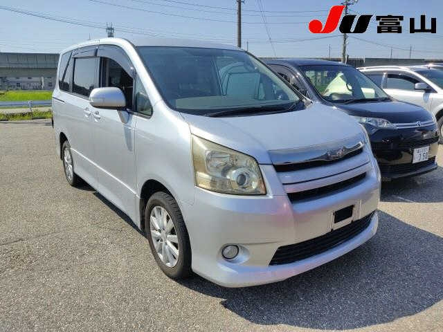 TOYOTA NOAH 2008