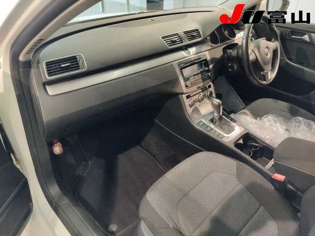 VOLKSWAGEN PASSAT 2012