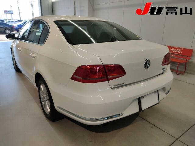 VOLKSWAGEN PASSAT 2012