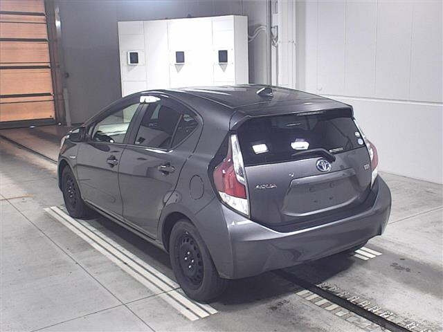 TOYOTA AQUA 2015