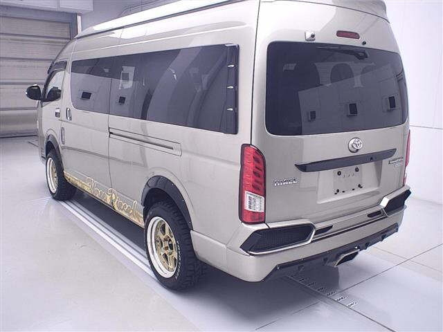 TOYOTA HIACE 2017