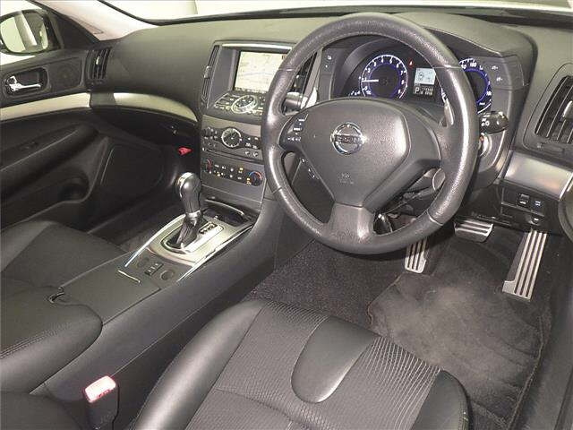 NISSAN SKYLINE 2010