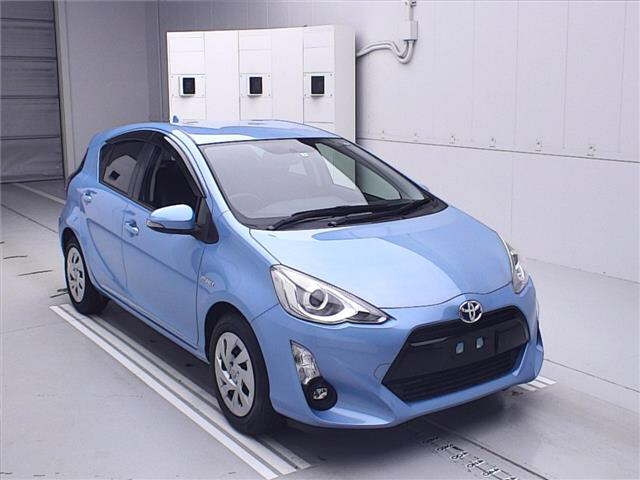 TOYOTA AQUA 2015