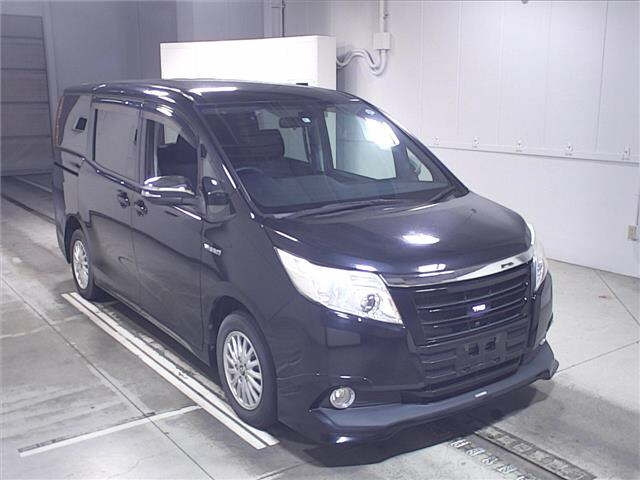 TOYOTA NOAH 2014