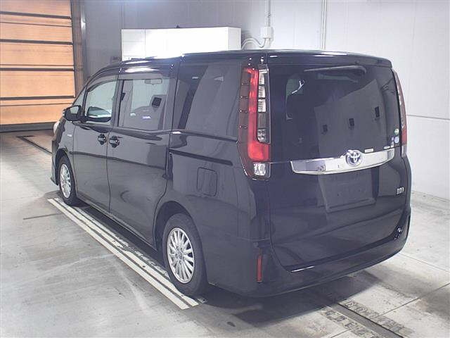TOYOTA NOAH 2014