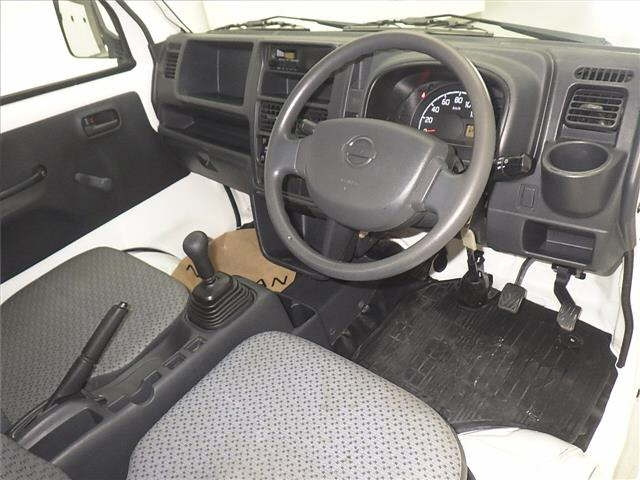 NISSAN CLIPPER TRUCK 2015