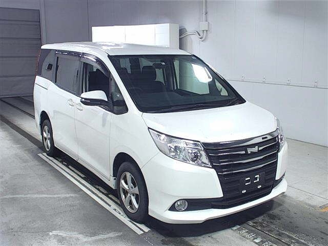 TOYOTA NOAH 2014