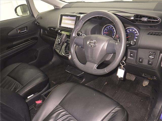 TOYOTA WISH 2012