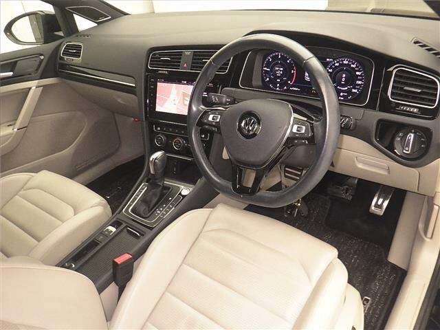 VOLKSWAGEN GOLF 2020