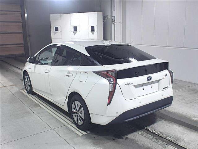 TOYOTA PRIUS 2016