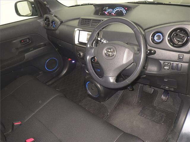 TOYOTA BB 2011