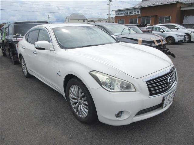 NISSAN FUGA 2013