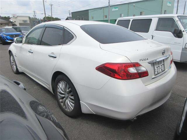 NISSAN FUGA 2013