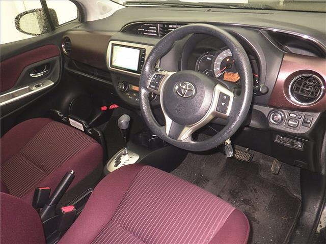 TOYOTA VITZ 2015