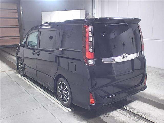 TOYOTA NOAH 2016