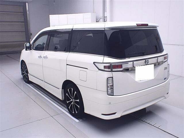 NISSAN ELGRAND 2010
