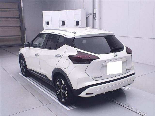 NISSAN KIX 2021