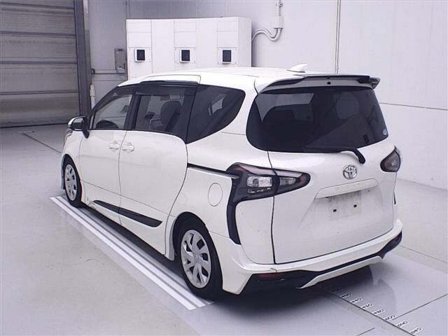 TOYOTA SIENTA 2016