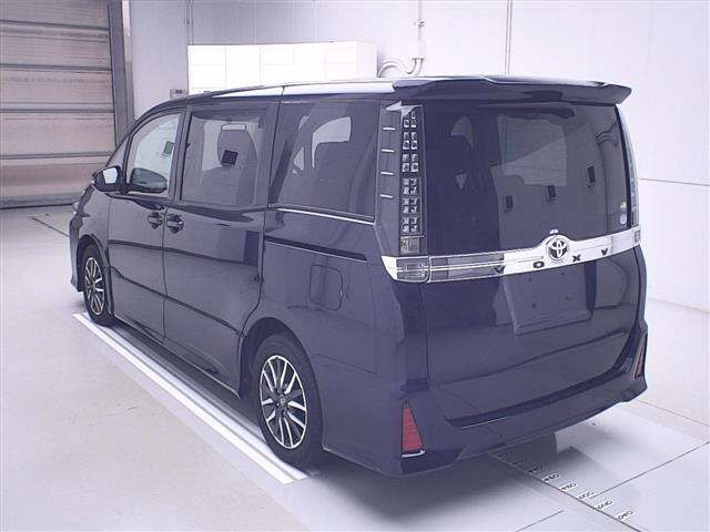 TOYOTA VOXY 2014