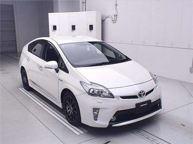 TOYOTA PRIUS 2015