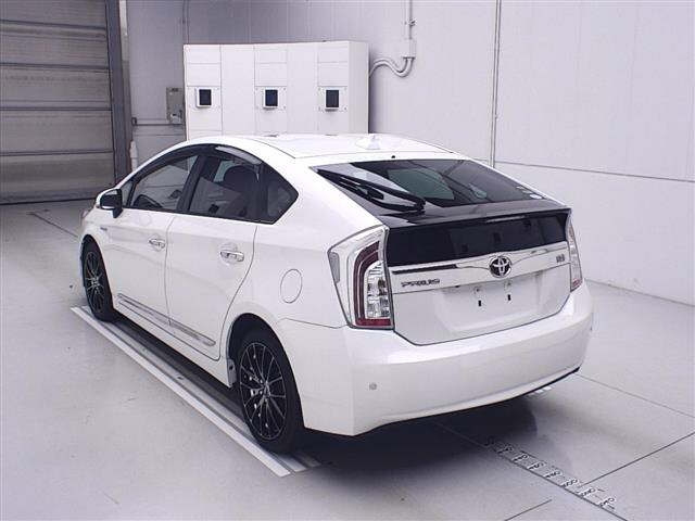 TOYOTA PRIUS 2015