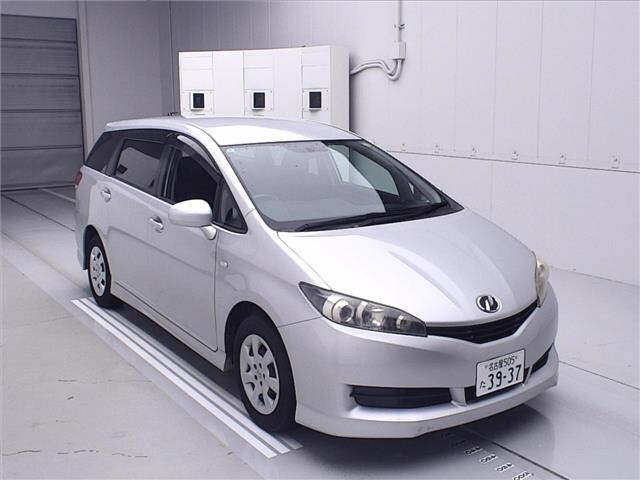 TOYOTA WISH 2010