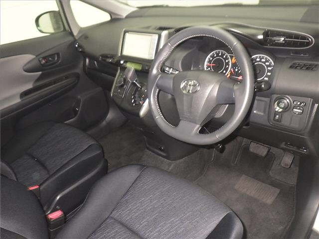 TOYOTA WISH 2010