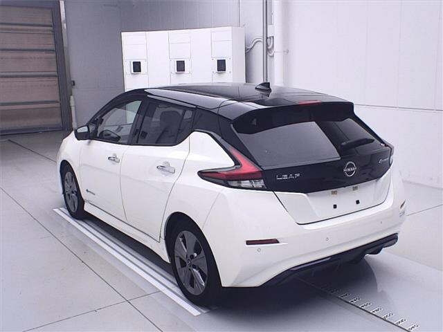 NISSAN LEAF 2021