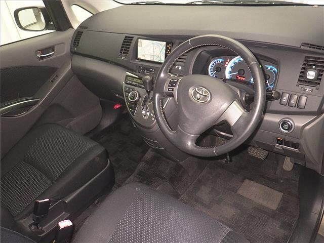 TOYOTA ISIS 2010
