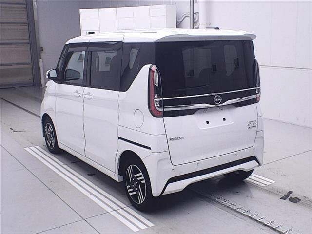 NISSAN ROOX 2023