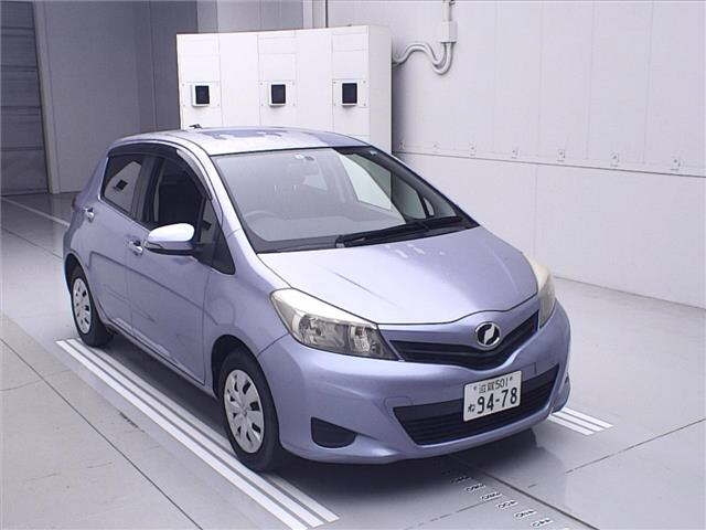 TOYOTA VITZ 2013