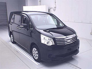 TOYOTA NOAH 2013