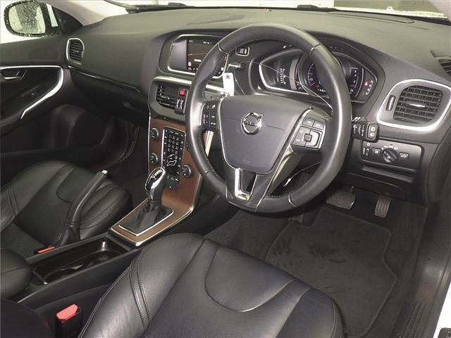VOLVO V40 2018