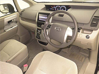TOYOTA NOAH 2013