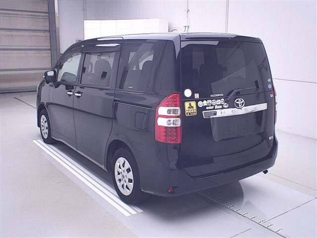 TOYOTA NOAH 2013