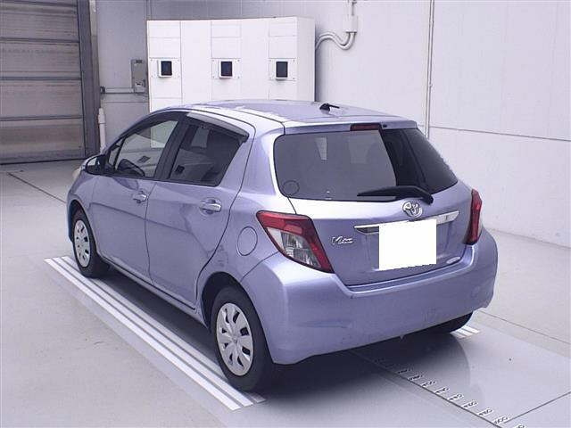 TOYOTA VITZ 2013