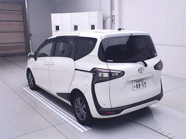 TOYOTA SIENTA 2017