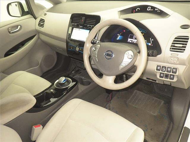NISSAN LEAF 2013